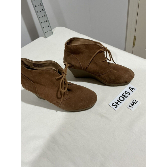 Womans White Mountain Icon Brown Suede 7m Laceup Wedge Shoe Bootie - Picture 2 of 9
